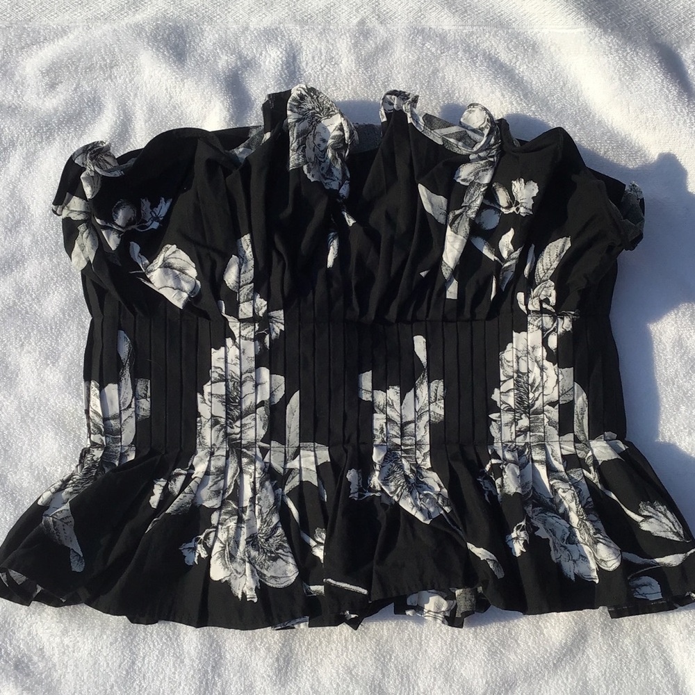 Black and White Floral strapless Ruffle Peplum Women’s Top Size 6
